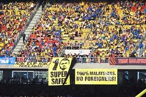 Chưa gặp lại Việt Nam, đội tuyển Malaysia đã bị ‘ném đá’