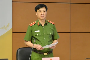 Bỏ điều kiện riêng về thường trú ở các thành phố lớn?