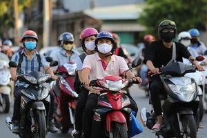 Bật đèn xe cả ban ngày: ‘Chính sách mới thường bị phản ứng’