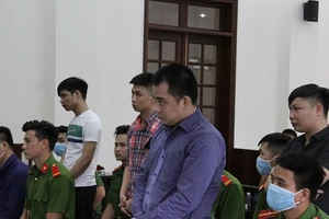 Nhóm Giang ‘36’ vây xe công an lãnh án