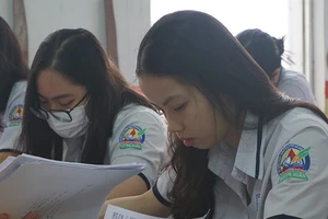 Chạy đua ôn thi cho học sinh lớp 12