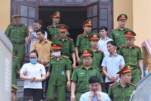 Tuyên án 15 bị cáo trong vụ gian lận điểm ở Hòa Bình