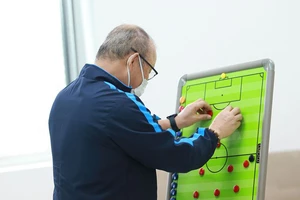 Ông Park sợ ‘gãy’ tiền đạo