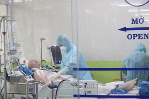 Xử nghiêm vụ bán hàng rong cho bệnh nhân COVID-19