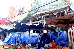 Xây nhà gặp khó với người buôn bán dưới lòng đường
