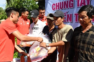 Đội Viettel tham gia thiện nguyện sau trận thắng Khánh Hòa