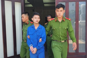 Vụ hiếp dâm 3 lần trong đêm: Mẹ bị cáo nói con vô tội