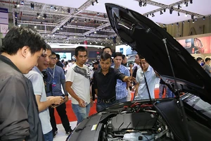 Sốt ruột chờ được mua ô tô miễn thuế, giảm phí