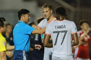 Ghế của HLV Lê Huỳnh Đức lung lay