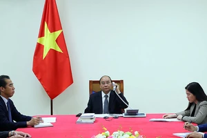 Thủ tướng Nguyễn Xuân Phúc điện đàm với thủ tướng Pháp