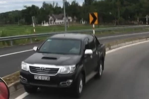 Nhiều tài xế liều mạng chạy ngược chiều trên đường cao tốc