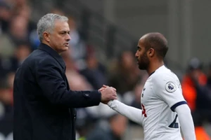 Mourinho và Tottenham cần hồi sinh sau dịch
