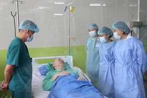 Bệnh nhân 91 hứa chở y, bác sĩ Việt Nam bay trên bầu trời