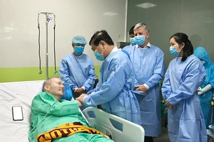 Bệnh nhân phi công người Anh sẽ về nước vào ngày 12-7