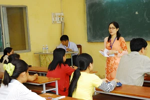 Không còn viên chức 'sáng cắp ô đi, tối cắp về'