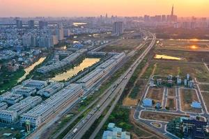 TP.HCM thúc hạ tầng khu đông, bất động sản phất theo