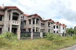 Nỗi lo những khu nhà cao cấp bỏ hoang