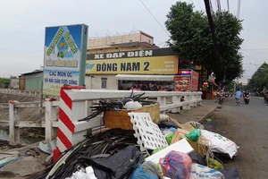 Cầu ô nhiễm vì rác