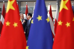 EU - Trung Quốc đàm phán, Mỹ đứng ngồi không yên