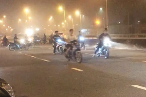 Quái xế quậy tưng vùng ven TP.HCM