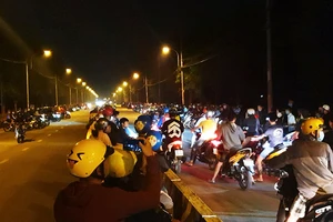 Quái xế ‘quậy’ trắng đêm và phóng chạy khi bị vây ráp