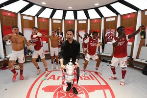 Vừa vô địch, Arsenal đã lên danh sách bán các công thần