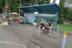 2 trạm chờ nhếch nhác