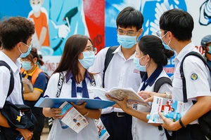 Thí sinh thở phào trong ngày thi THPT đầu tiên