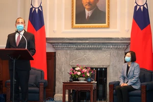 Bộ trưởng Y tế Mỹ thăm Đài Loan: Quan hệ Mỹ-Trung thêm nóng