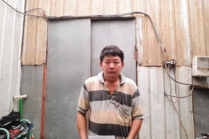 Không cắt điện nhà người định nhảy lầu tại tòa