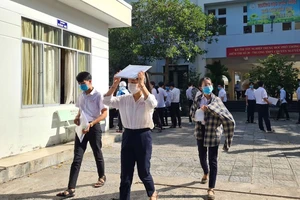 Thầy giáo nghi nhiễm COVID-19 coi thi, cách ly 49 người F1