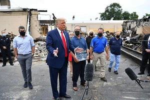 Bầu cử Mỹ: Gió đổi chiều, ông Trump hưởng lợi