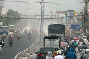 Dân than trời vì dự án nâng cấp đường gây bụi mù mịt