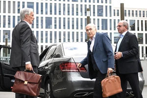 Có cuộc chiến khác còn rúng động hơn vụ Messi