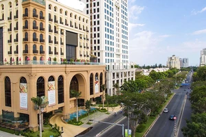 Loạt khách sạn 4-5 sao rao bán giảm giá