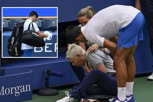 Cú đánh ‘chết người’ tan tành giấc mơ của Djokovic
