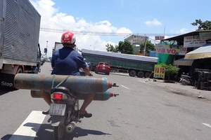 Như ‘bom’ xuống phố