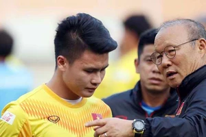 Ông Park lo tuyển thủ ‘hắt hơi, sổ mũi’...