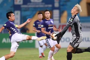 Văn Quyết lên, Tiến Dũng xuống, thầy Park khó nghĩ