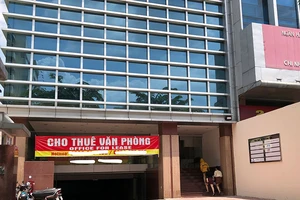 Cao ốc văn phòng rao bán hàng trăm tỉ đồng