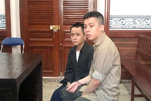 2 kẻ cướp gặp may nhờ điện thoại Vertu giả