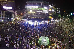 Ngăn chửi tục trên phố đi bộ, phải phạt!