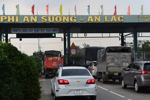 TP.HCM kiến nghị buộc ô tô dán thẻ thu phí không dừng