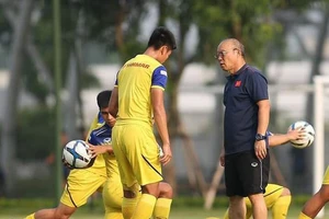 Thầy Park và ông Shin, 2 HLV Hàn Quốc hẹn gặp tại Pháp