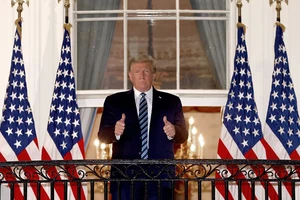 Ông Trump xuất hiện tự tin sau 3 ngày điều trị COVID-19