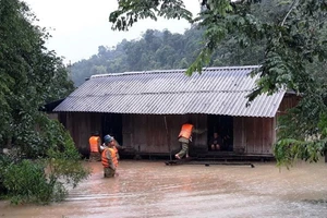 33.000 ngôi nhà ở miền Trung chìm trong lũ
