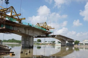 Hợp long cầu Phước Lộc sau gần 10 năm thi công