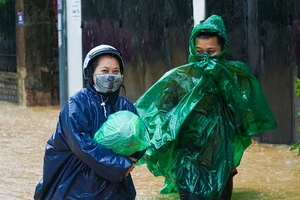 Mưa lũ miền Trung: 37 người chết và mất tích