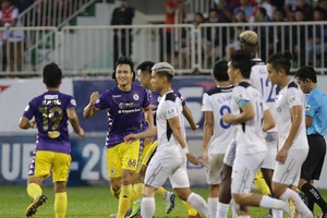 Bầu Hiển lại thắng bầu Đức