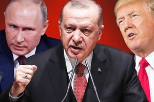 Tổng thống ‘rắn tay’ Erdogan khó yên khi đối đầu Mỹ lẫn Nga